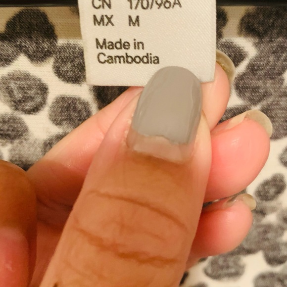 H & M black and white patterned wrap dress. - Picture 4 of 4